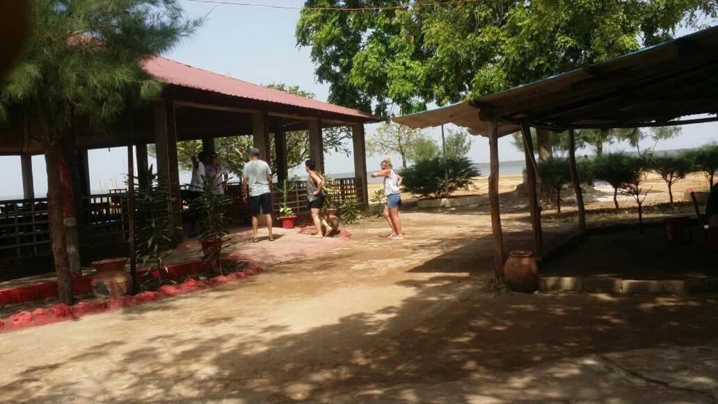 Tendaba Camp Hotel Luaran gambar